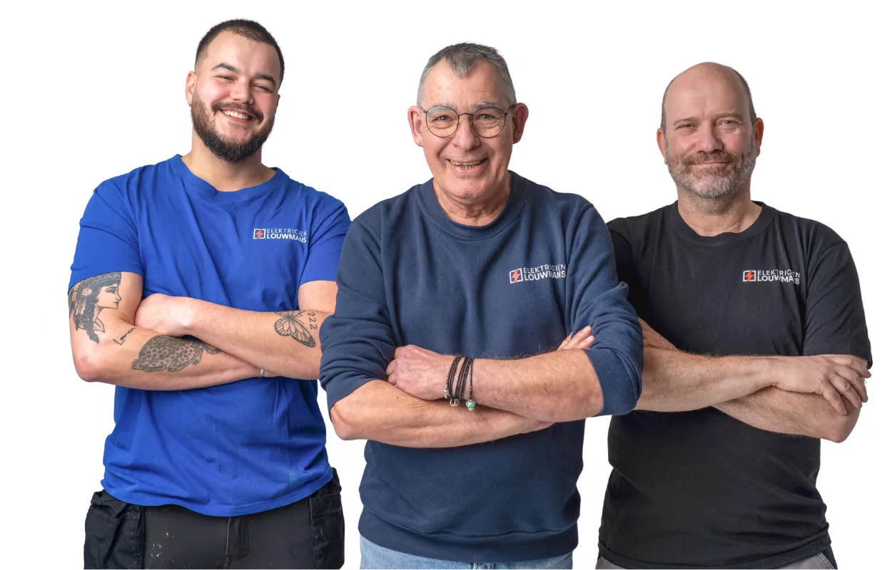 Drie elektriciens van Elektricien Louwmans met de armen over elkaar